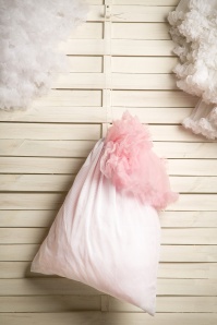 Banned Retro - Petticoat Wash Bag in White 3