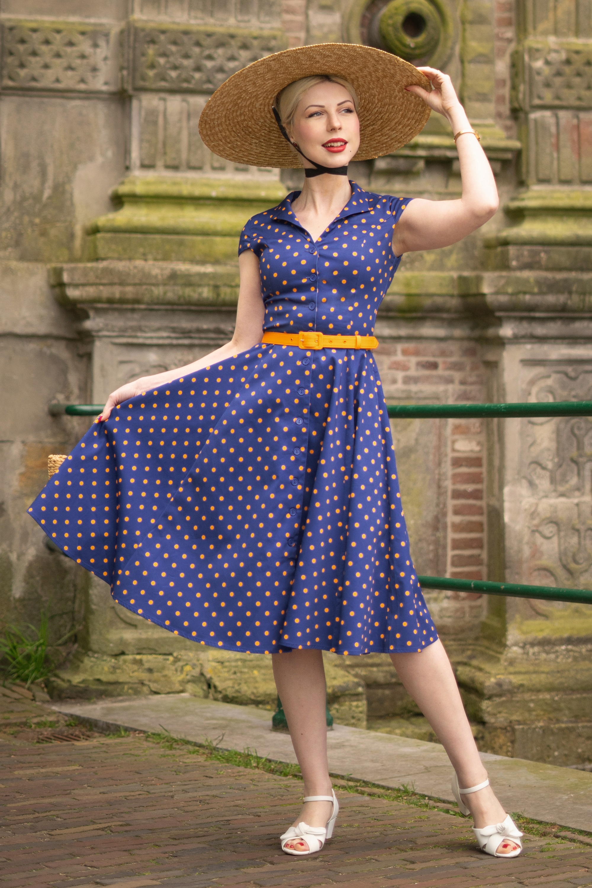 Topvintage Boutique Collection - Topvintage exclusive ~ Angie Polkadot swing jurk in blauw en geel