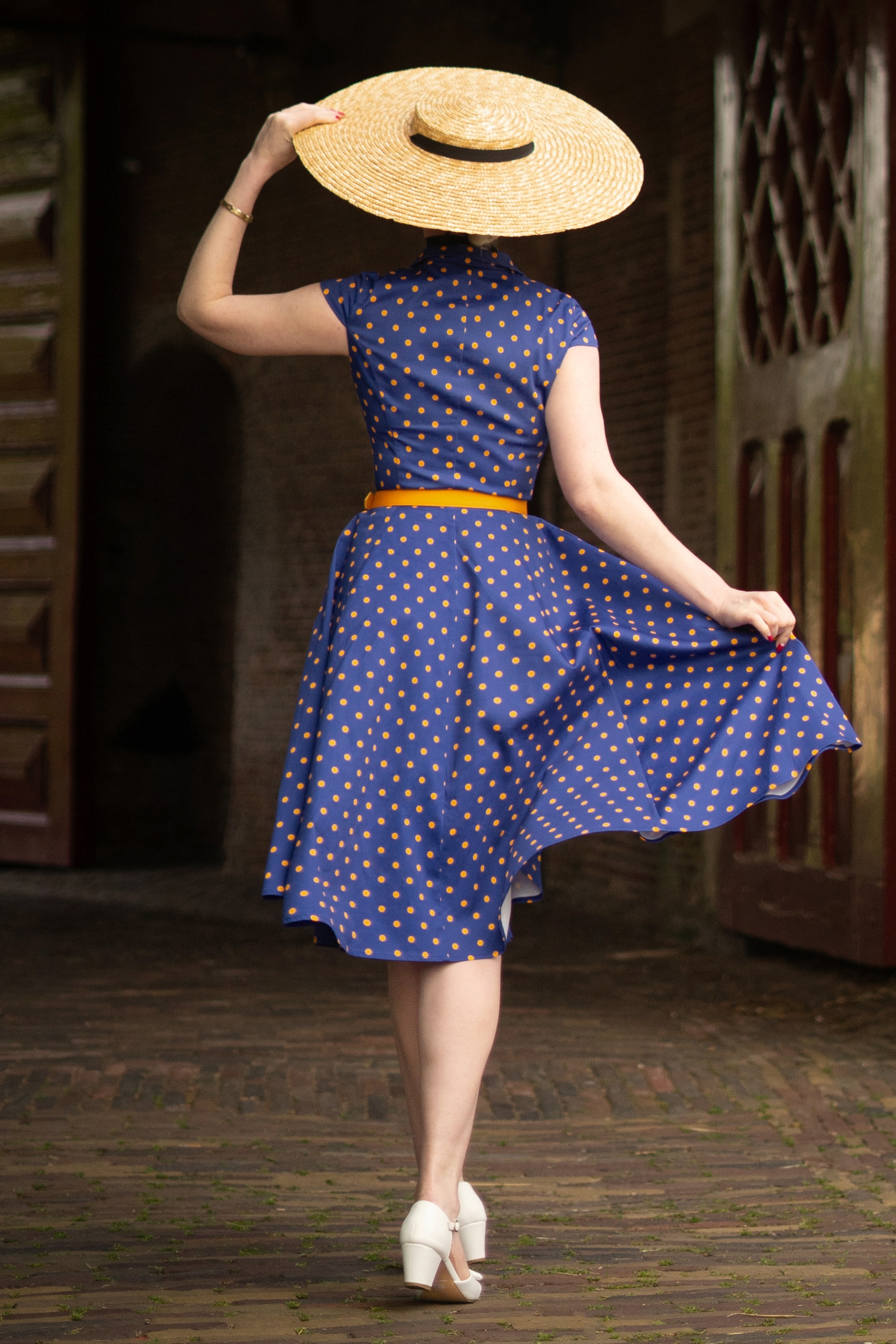 Topvintage Boutique Collection - Topvintage exclusive ~ Angie Polkadot swing jurk in blauw en geel 3