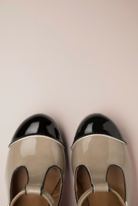 Nemonic - Nice laklederen t-strap pumps in taupe 2