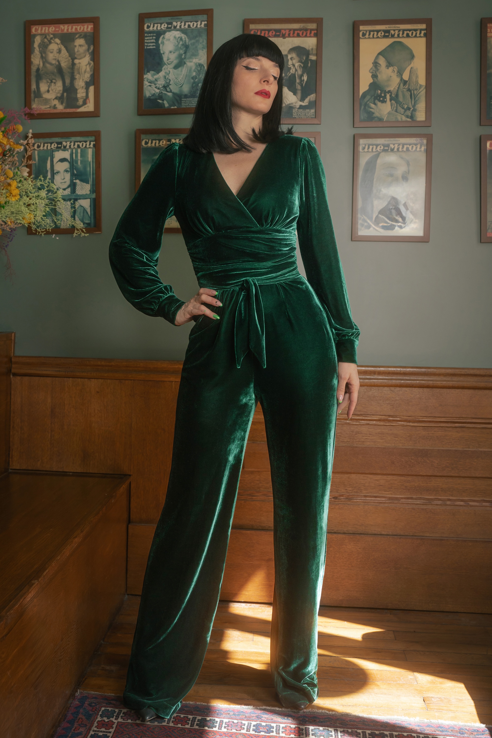 Vintage Diva  - Celeste fluwelen jumpsuit in smaragdgroen 3