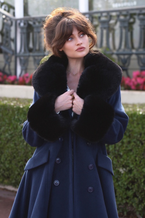 Topvintage exclusive Mae Swing Coat With Fur in Navy