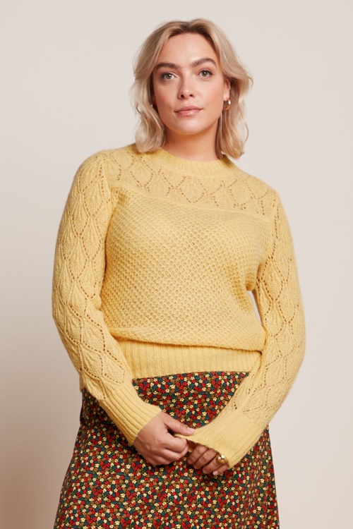 King Louie - Jeannie Yoke Farfalle Sweater in pebble geel