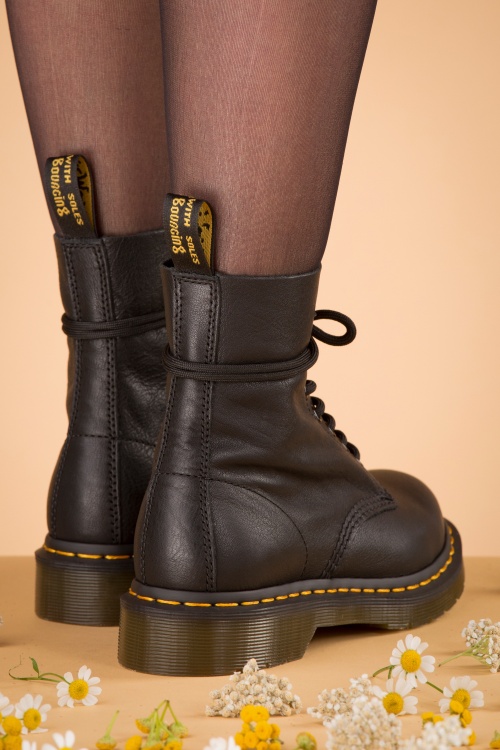 Dr. Martens 1460 Virginia Ankle Boots in Black Shop at Topvintage