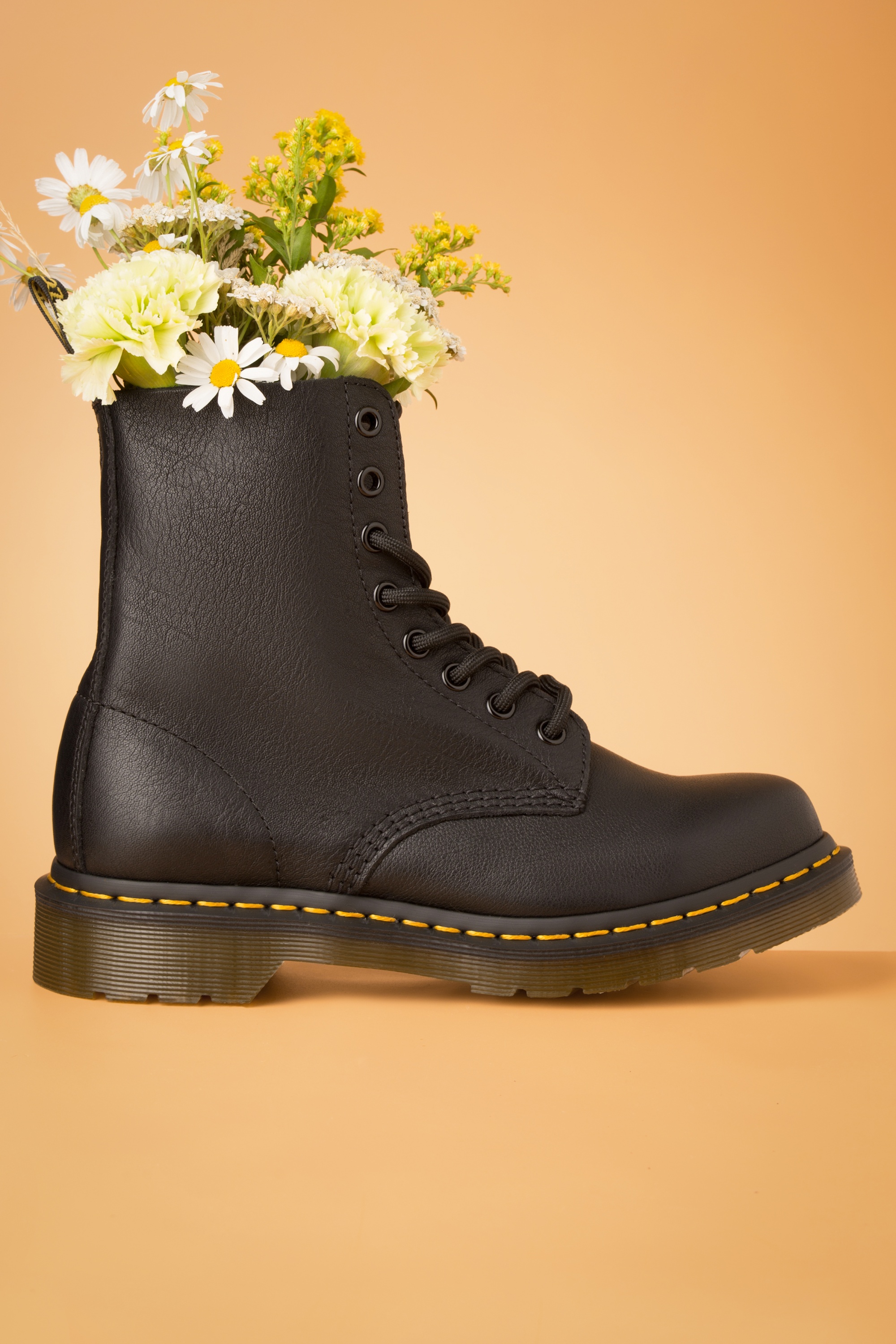 Dr. Martens 1460 Virginia Stiefeletten in Schwarz Einkaufen bei Topvintage