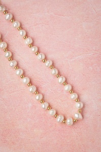 Topvintage Boutique Collection - Give Me Pearls Necklace Années 50 en Doré et Ivoire 2