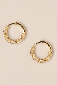 Day&Eve by Go Dutch Label - Small Twisted Pearly oorringetjes in goud 2