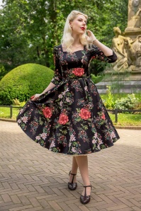 Hearts & Roses - Isabella Floral swing jurk in zwart en multi