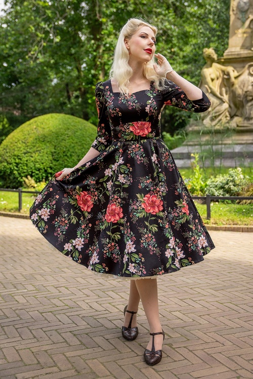 Hearts & Roses - Isabella Floral swing jurk in zwart en multi