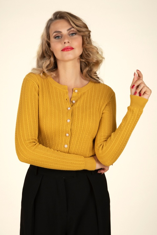 Vixen - Vintage pearl button cardigan in mosterdgeel