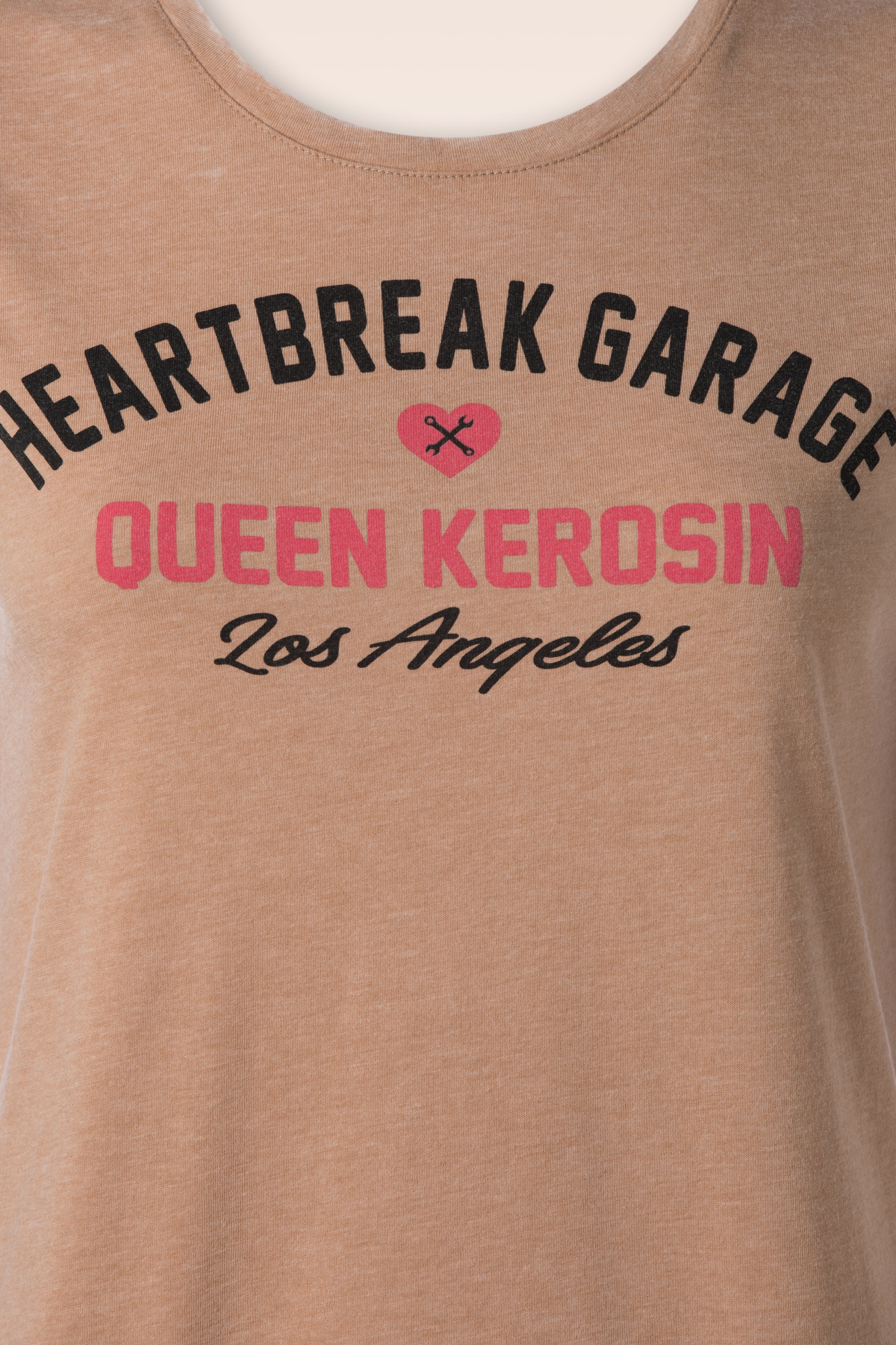 Queen Kerosin - Heartbreak Garage T-shirt in latte 2