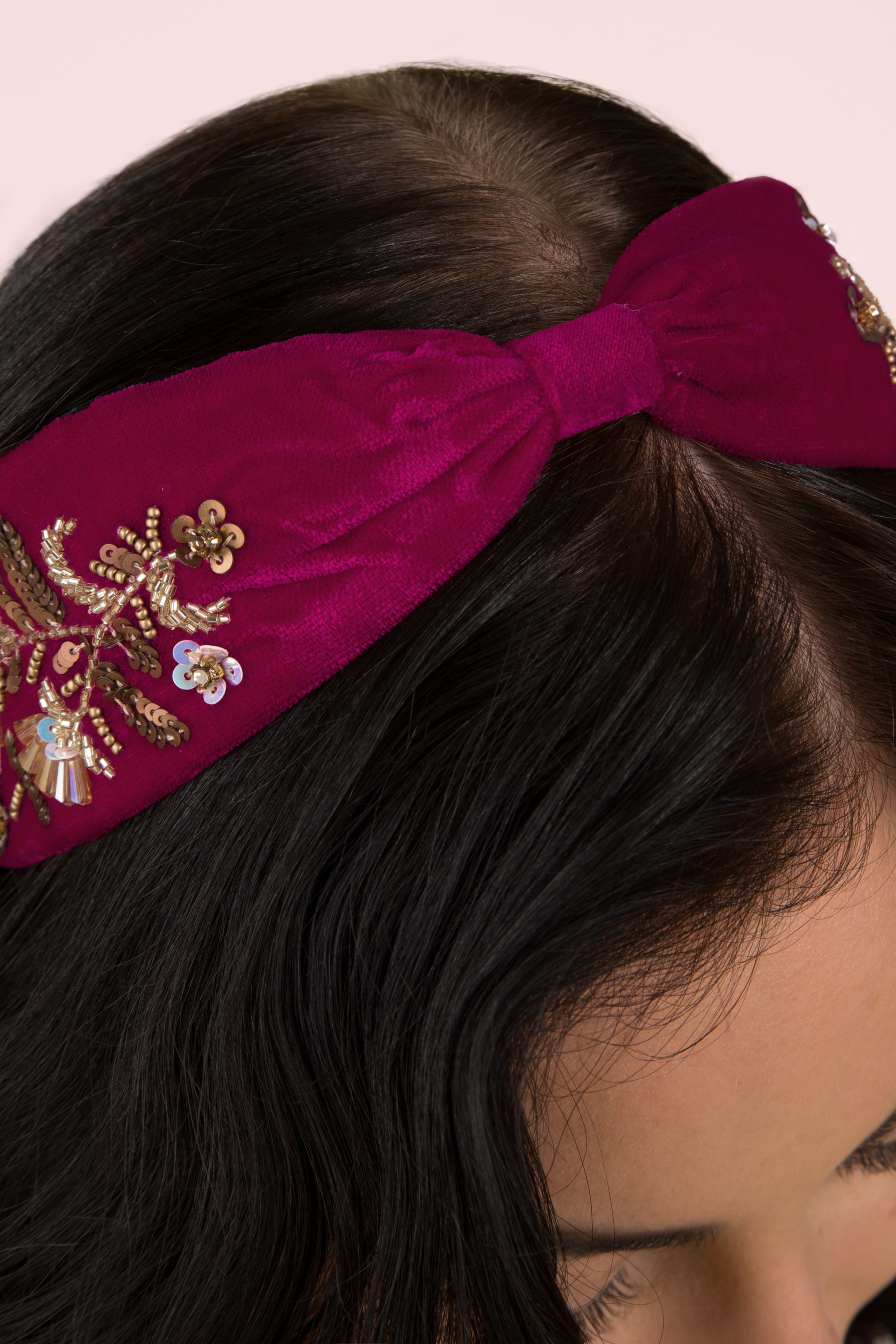 Powder - Embellished Wildflower Velvet diadeem in donker fuchsia 2