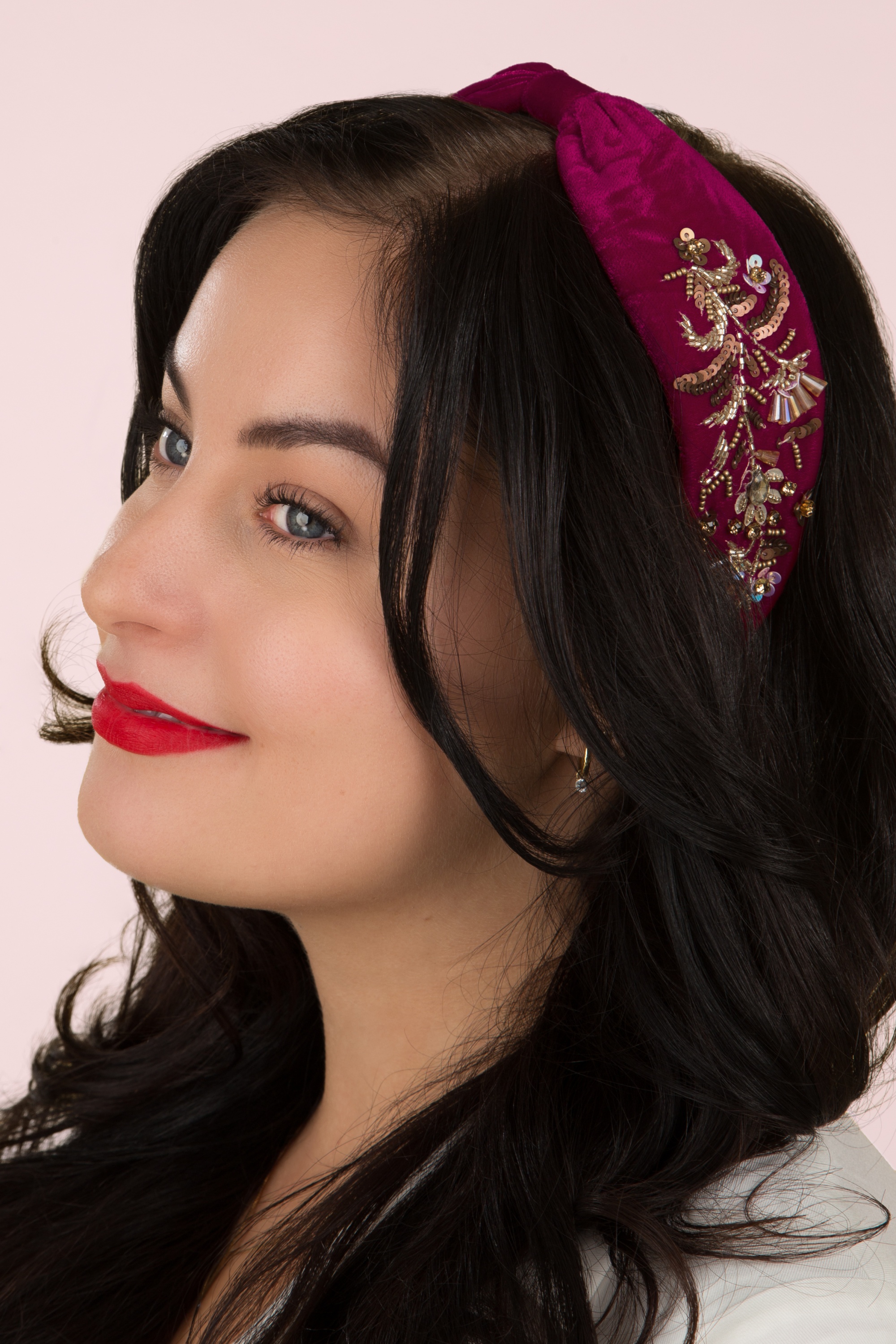 Powder - Embellished Wildflower Velvet diadeem in donker fuchsia