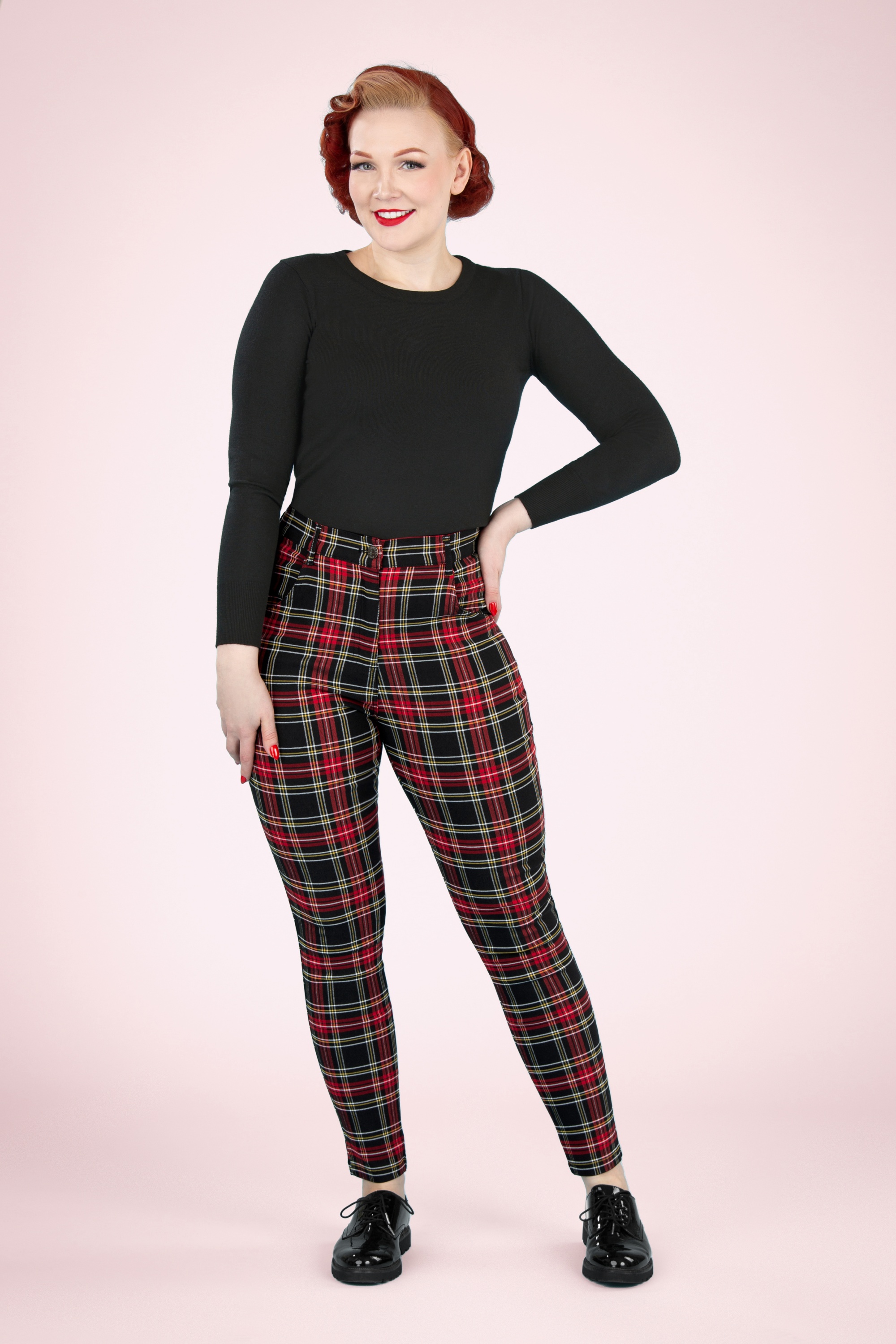 Banned Retro - Tilly Tartan broek in zwart en rood