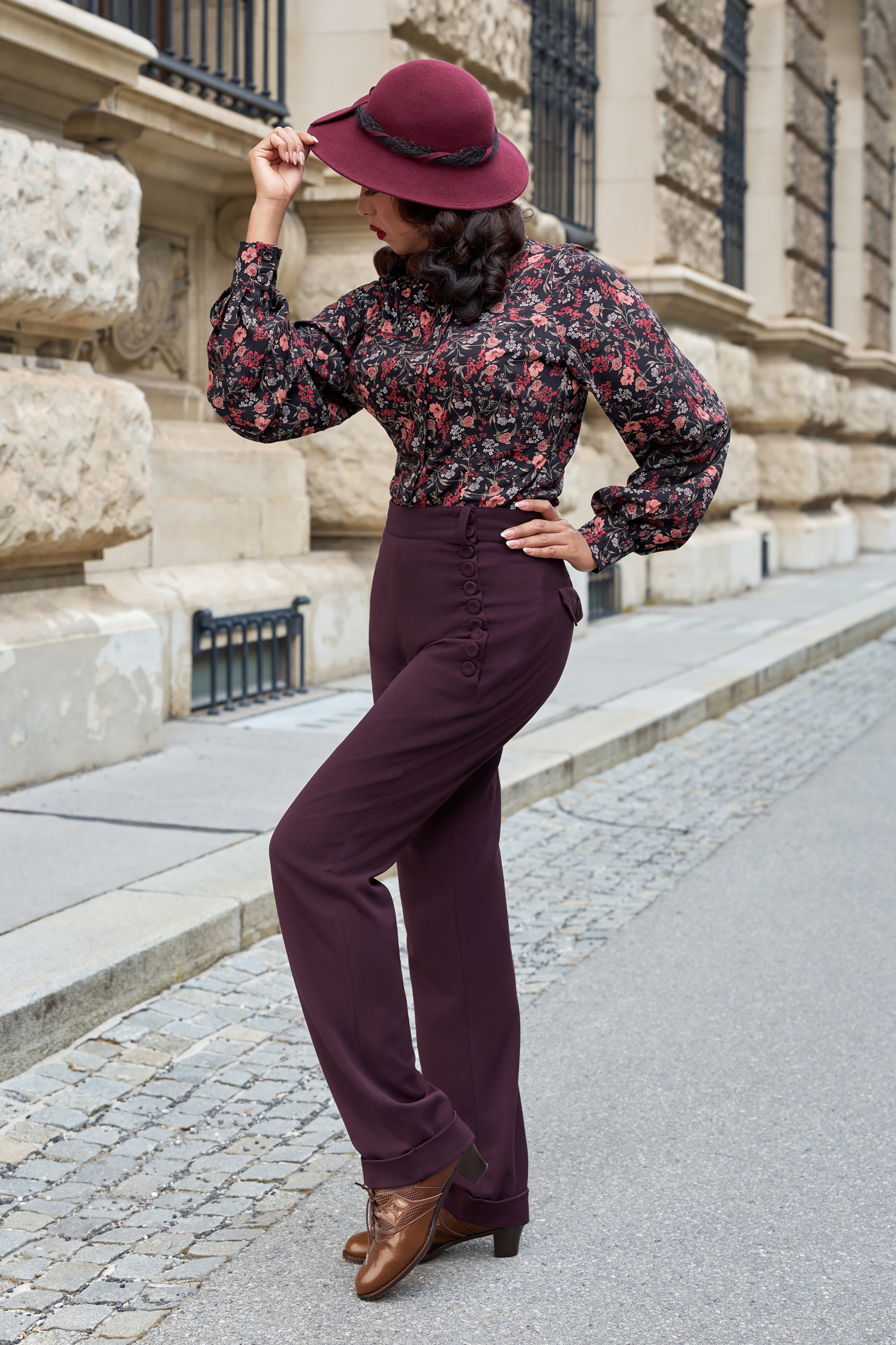 Miss Candyfloss - Nicola Lavania pantalon in aubergine 2