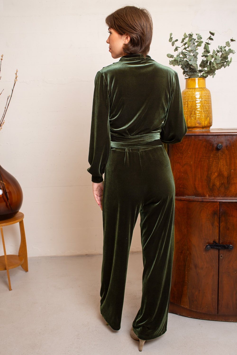 Very Cherry - Emmylou Velvet Jumpsuit in Olijf 5