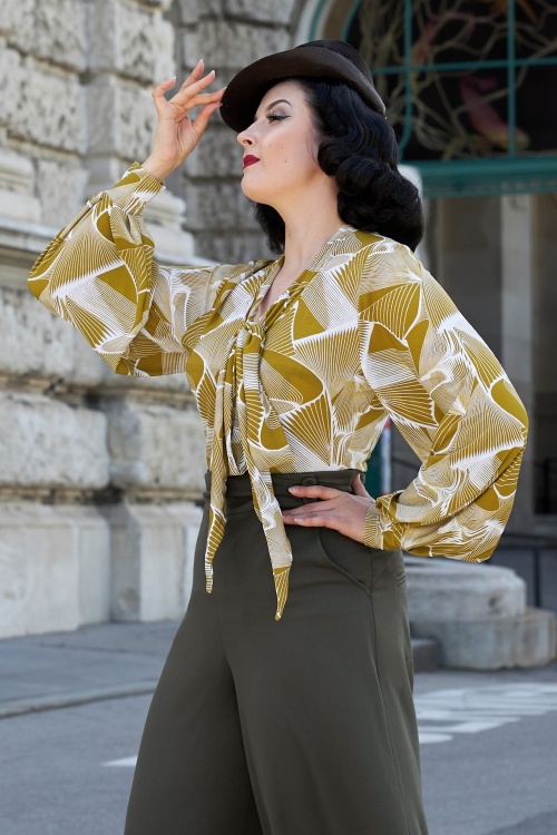 Miss Candyfloss - Tannia Khalia geometric blouse in khaki en wit 2