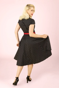 Topvintage Boutique Collection - Angie Polkadot swing jurk in zwart en wit 4