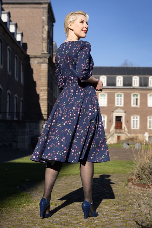 Topvintage Boutique Collection - Adriana Pink Blossom swing jurk in navyblauw 4