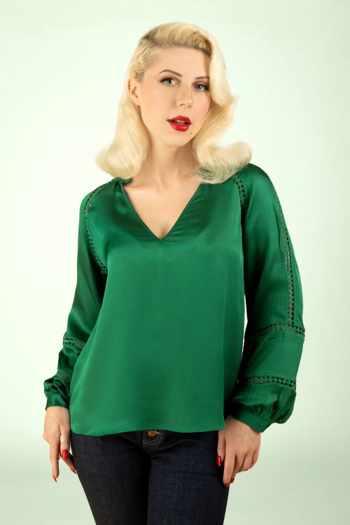 Topvintage Boutique Collection - Melissa Satin Look blouse in smaragdgroen