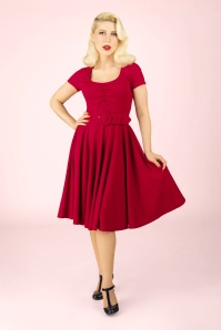 Topvintage Boutique Collection - Darlene Swing Kleid in tiefem Rot.