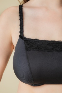Topvintage Boutique Collection - Gwen Lace clip on camisole top in zwart 7