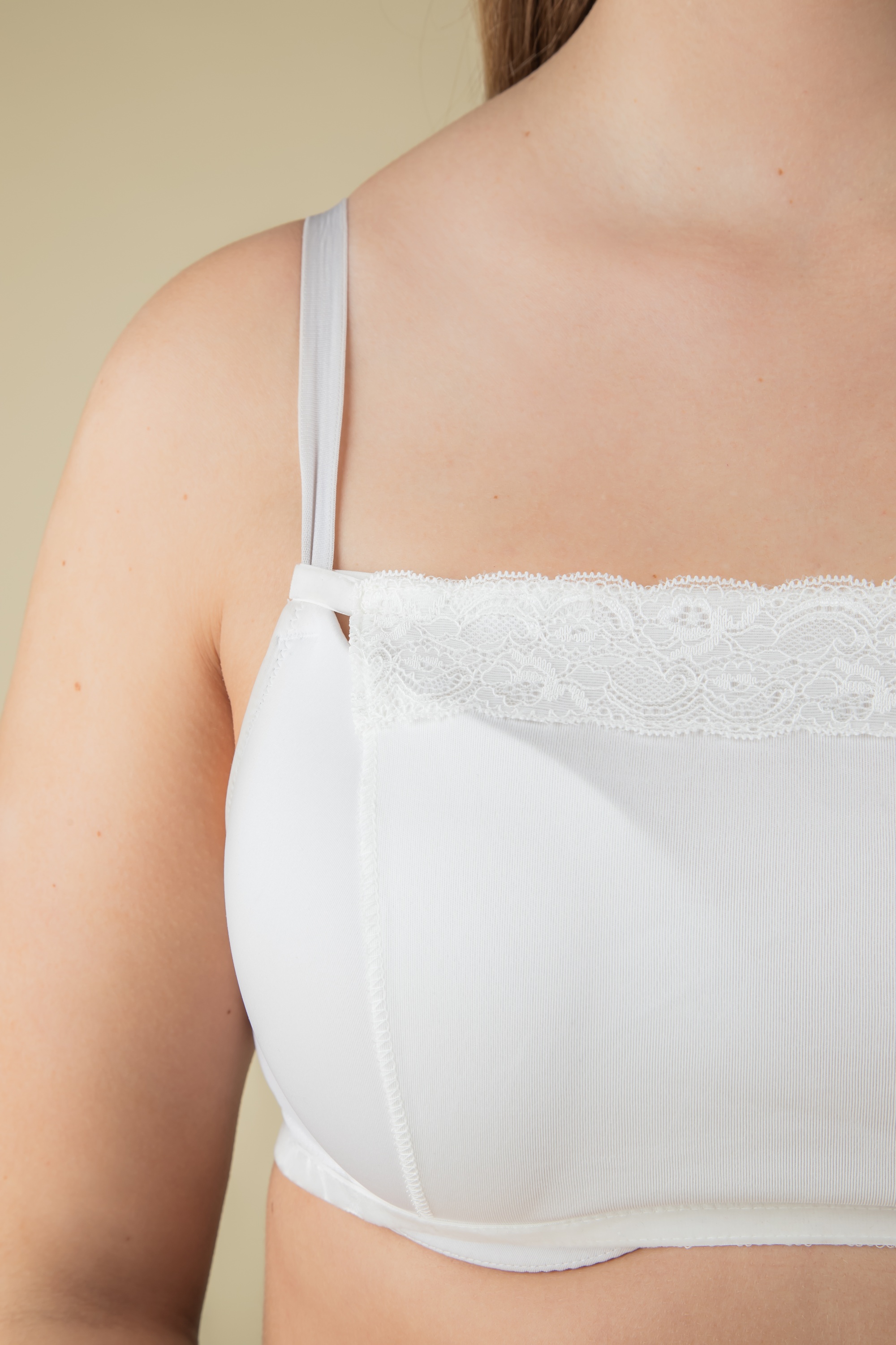 Topvintage Boutique Collection - Gwen Lace clip on camisole top in wit 7