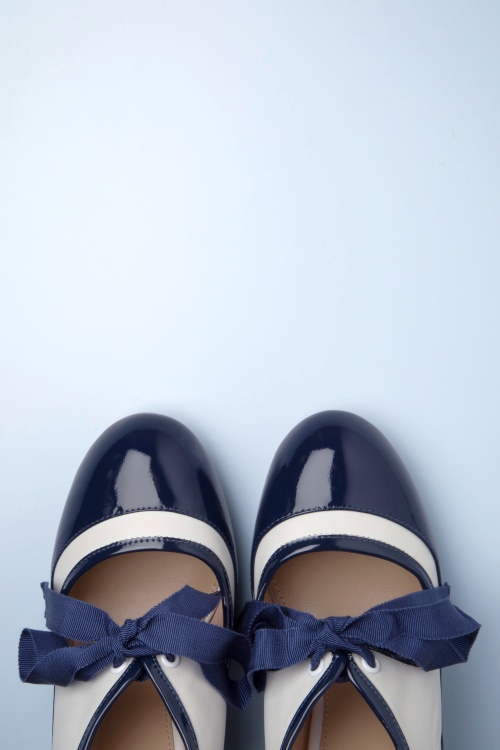 Lola Ramona ♥ Topvintage - June Seas the Day pumps in crème en navy 2