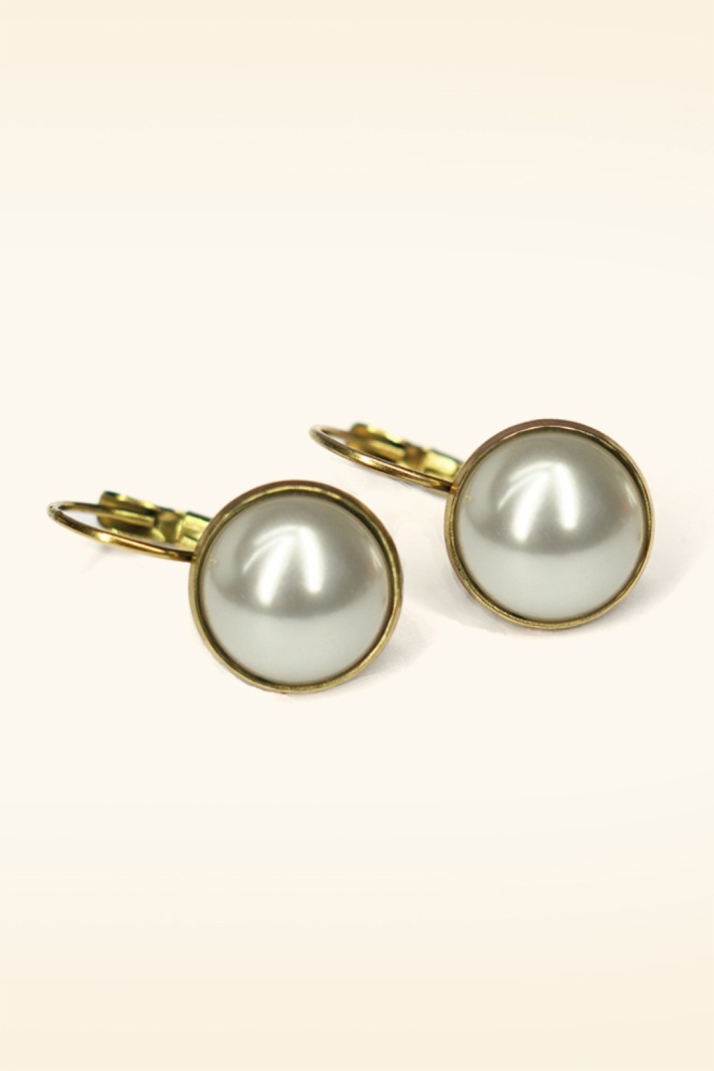 Boucles d'oreilles rétro des années 1960 en noir et blanc