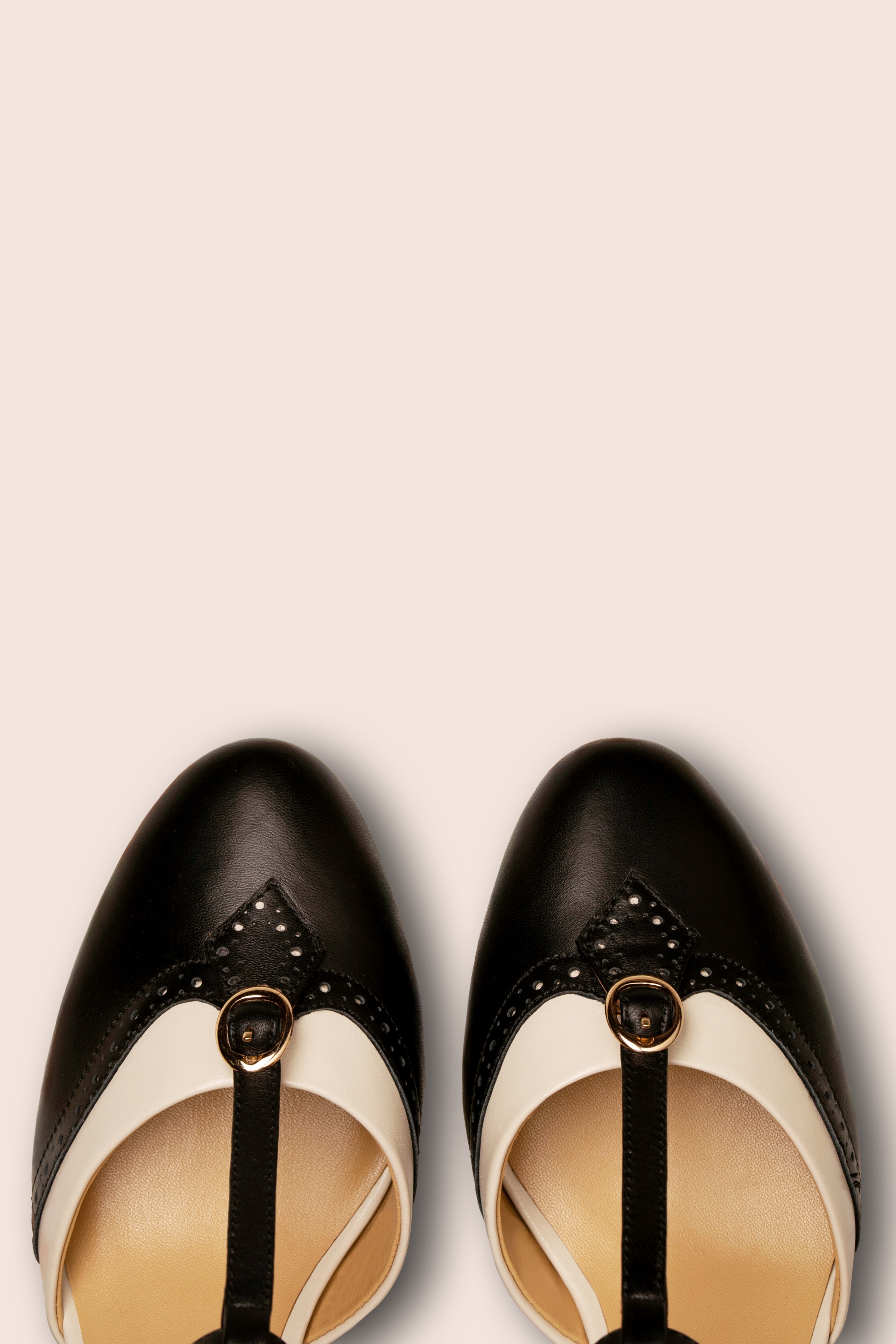 Charlie Stone - Luxe Parisienne T-Strap Pumps Années 50 en Noir et Crème 2