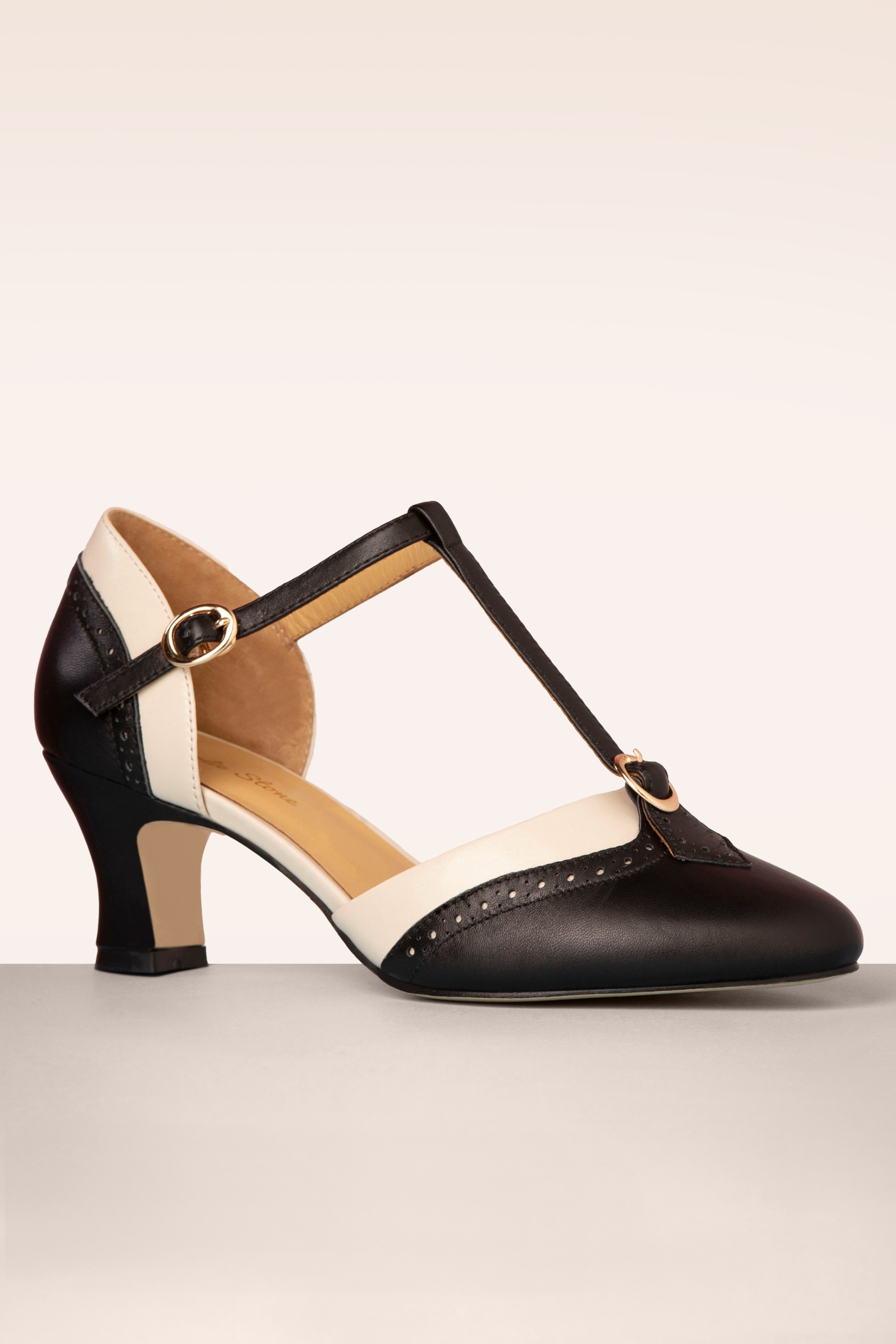 Charlie Stone - Luxe Parisienne T-Strap Pumps Années 50 en Noir et Crème 4