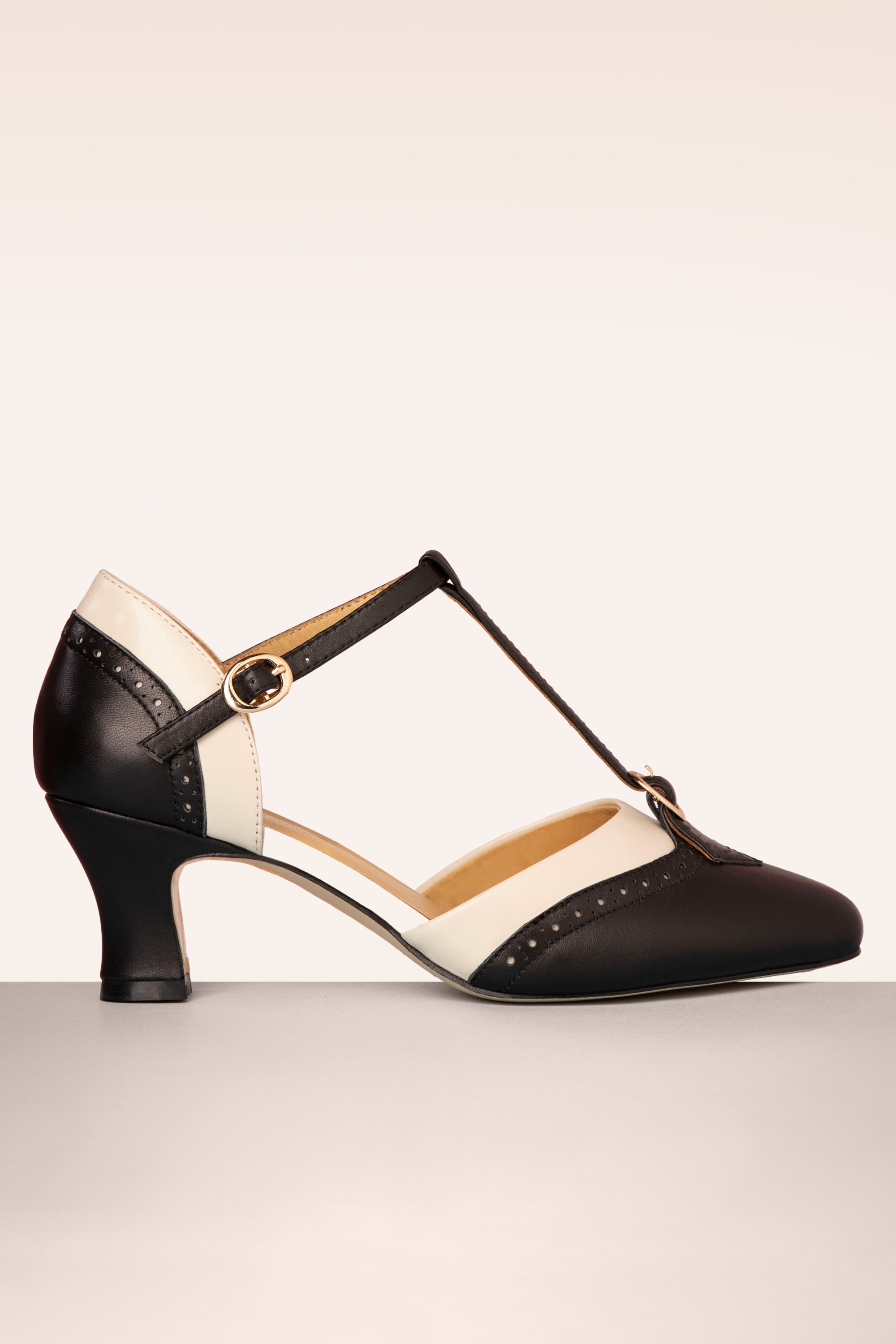Charlie Stone - Luxe Parisienne T-Strap Pumps Années 50 en Noir et Crème