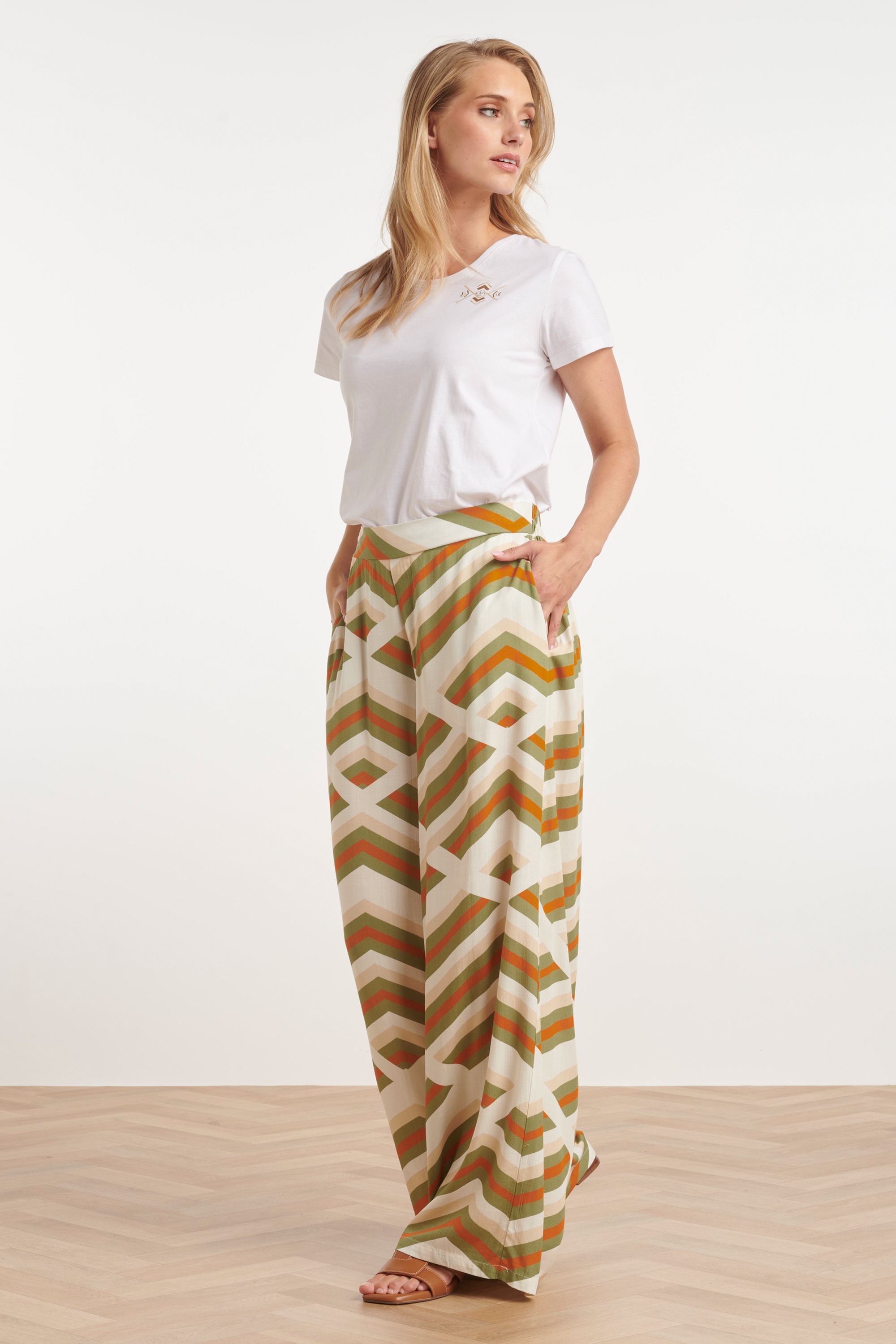 Smashed Lemon - Terri pantalon met wijde pijpen in wit en multi 2