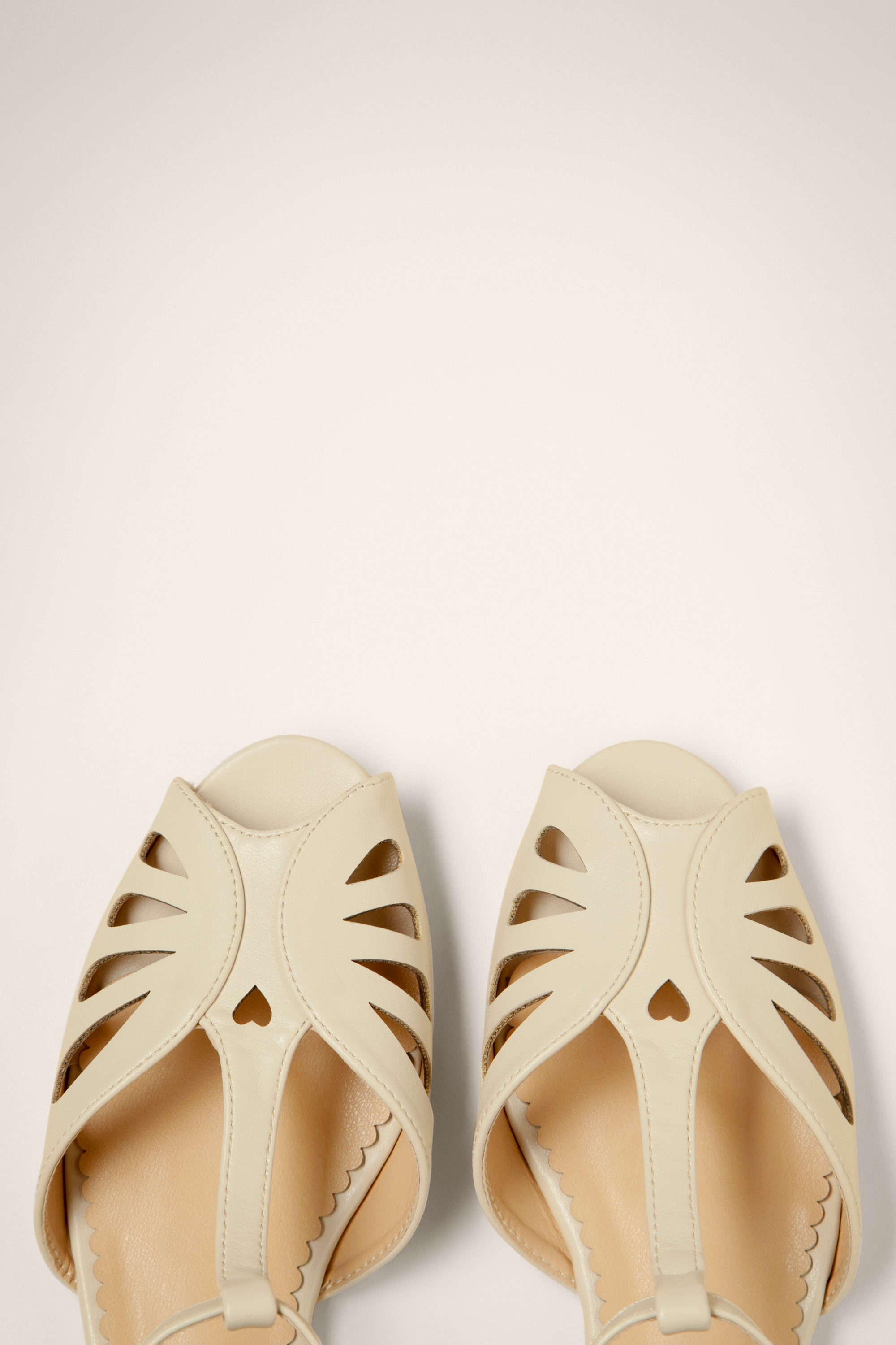 Banned Retro - Secret Love Flats in Cream 2