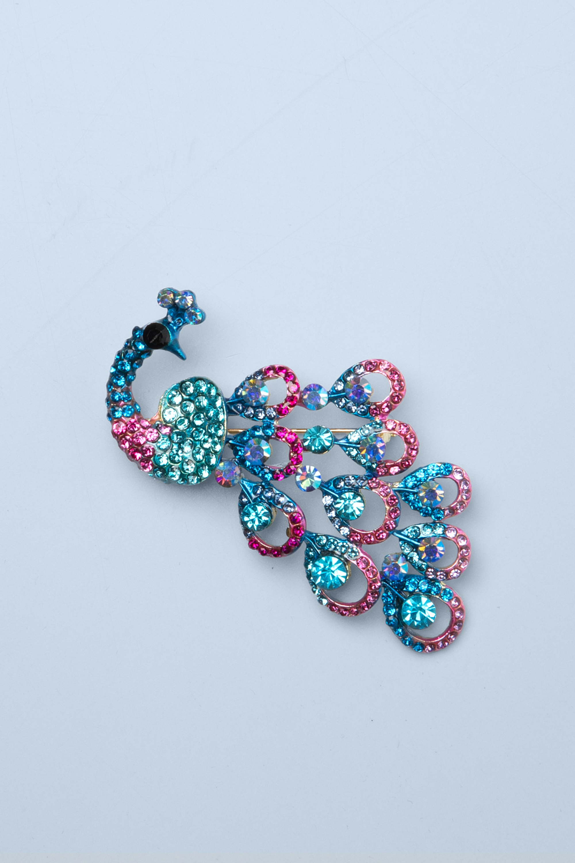 Day&Eve by Go Dutch Label - Glamouröse Pfauenbrosche in Blau