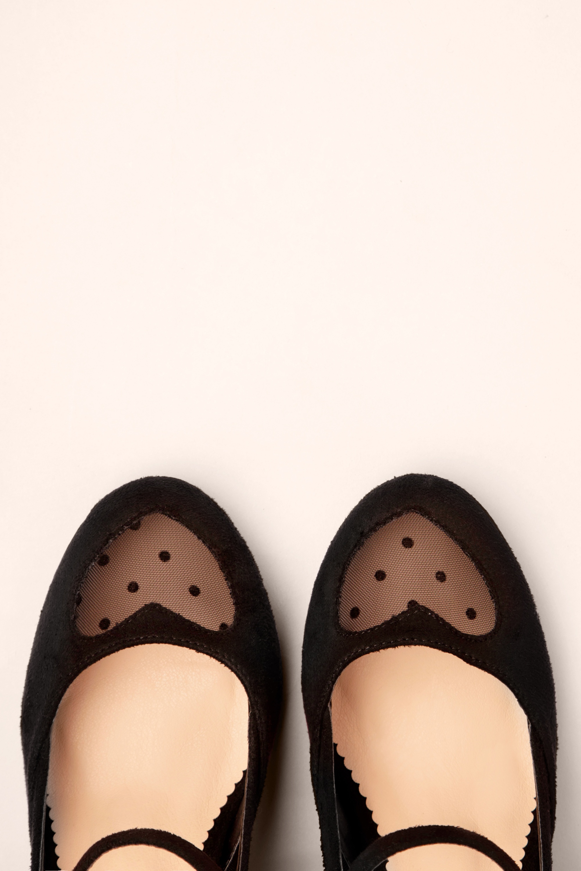 Banned Retro - 50s Elegant Spots Pumps in Black 2