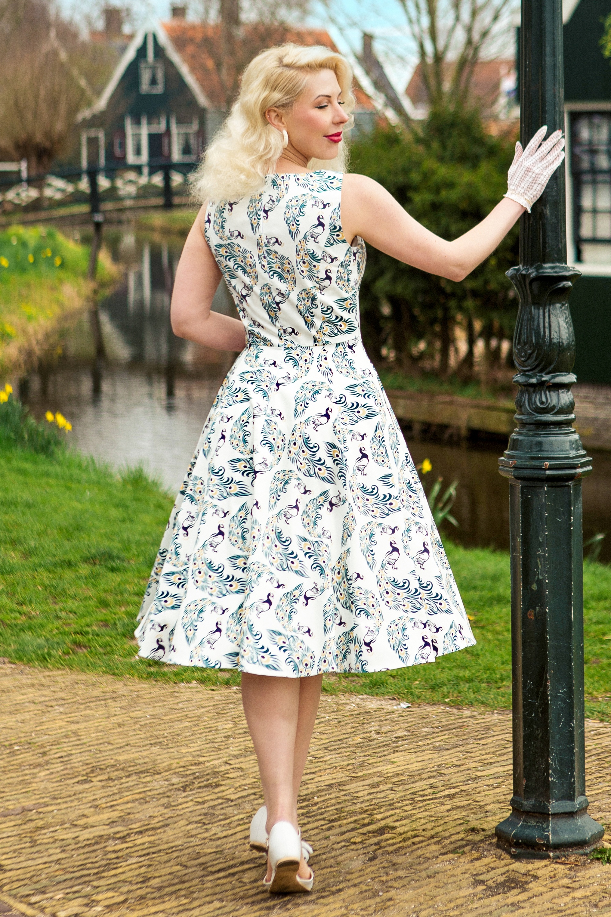 Topvintage Boutique Collection - Adriana Peacock Swing Kleid in Weiß. 7