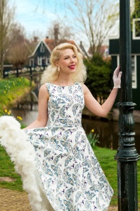 Topvintage Boutique Collection - Adriana Peacock Swing Kleid in Weiß. 2