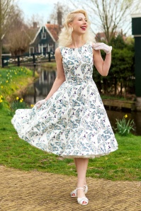 Topvintage Boutique Collection - Adriana Peacock Swing Kleid in Weiß.