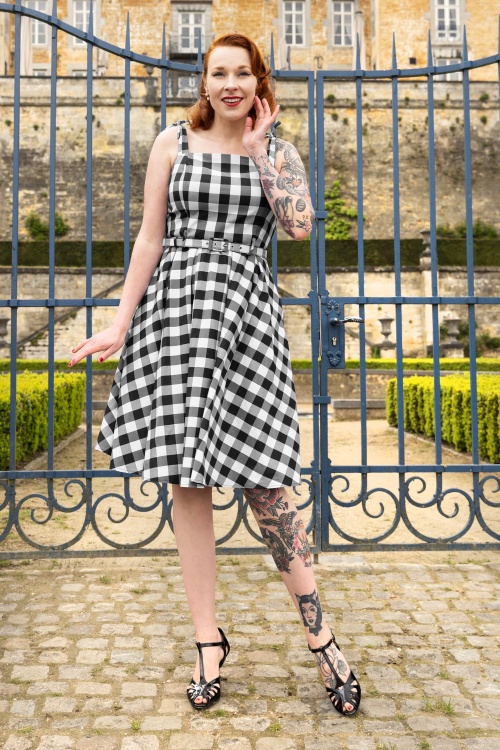 Banned Retro - June Gingham swing jurk in zwart en wit