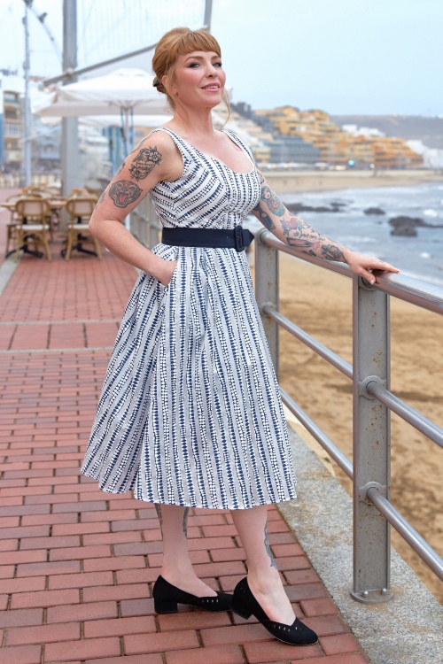 Miss Candyfloss - Arden Lee Striped swing jurk in navy en wit 2