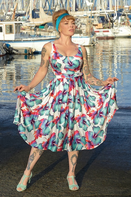 Miss Candyfloss - Flava Lee Hibiscus swing jurk in wit en multi