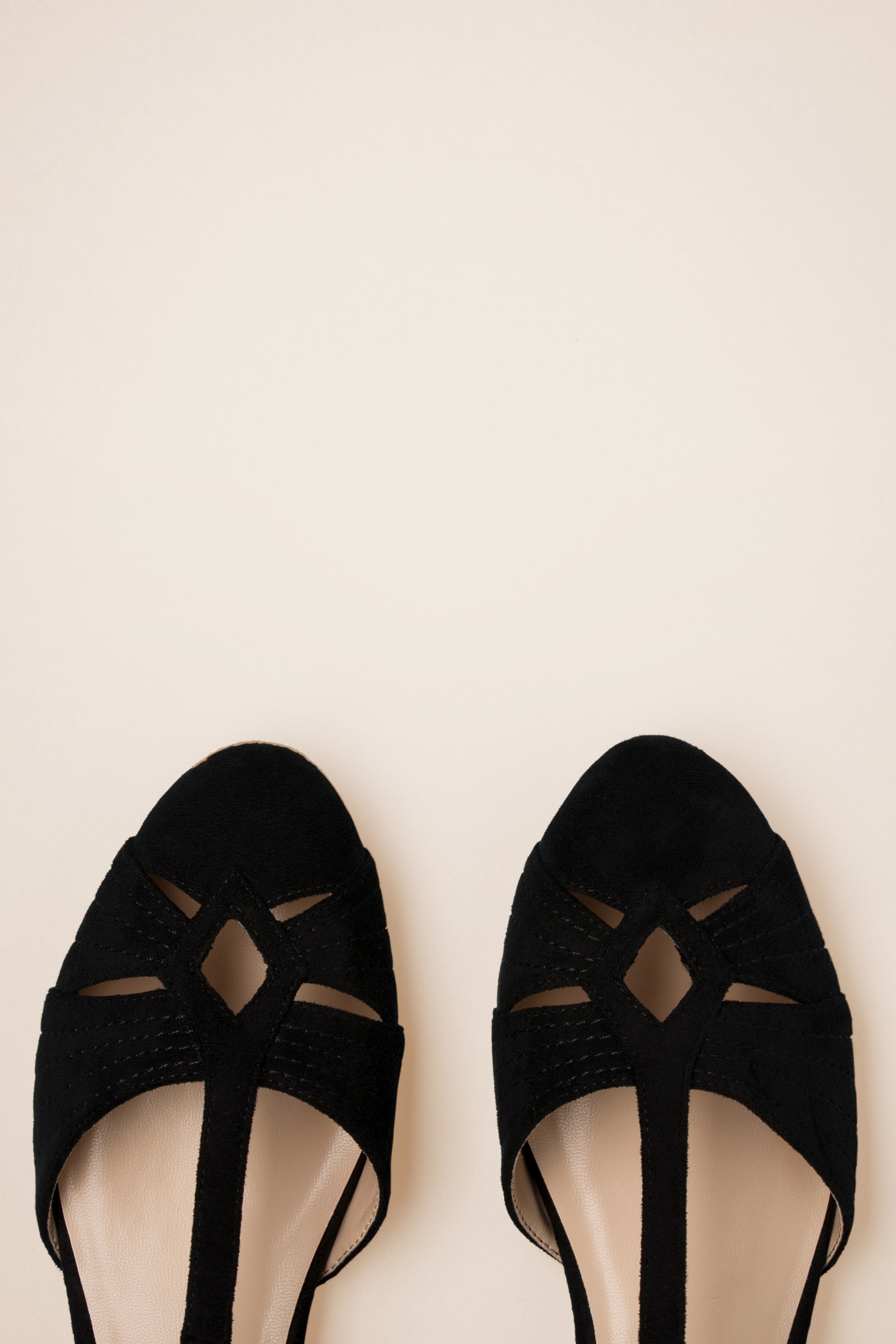 Charlie Stone - London T-Strap Flats Années 50 en Noir 2