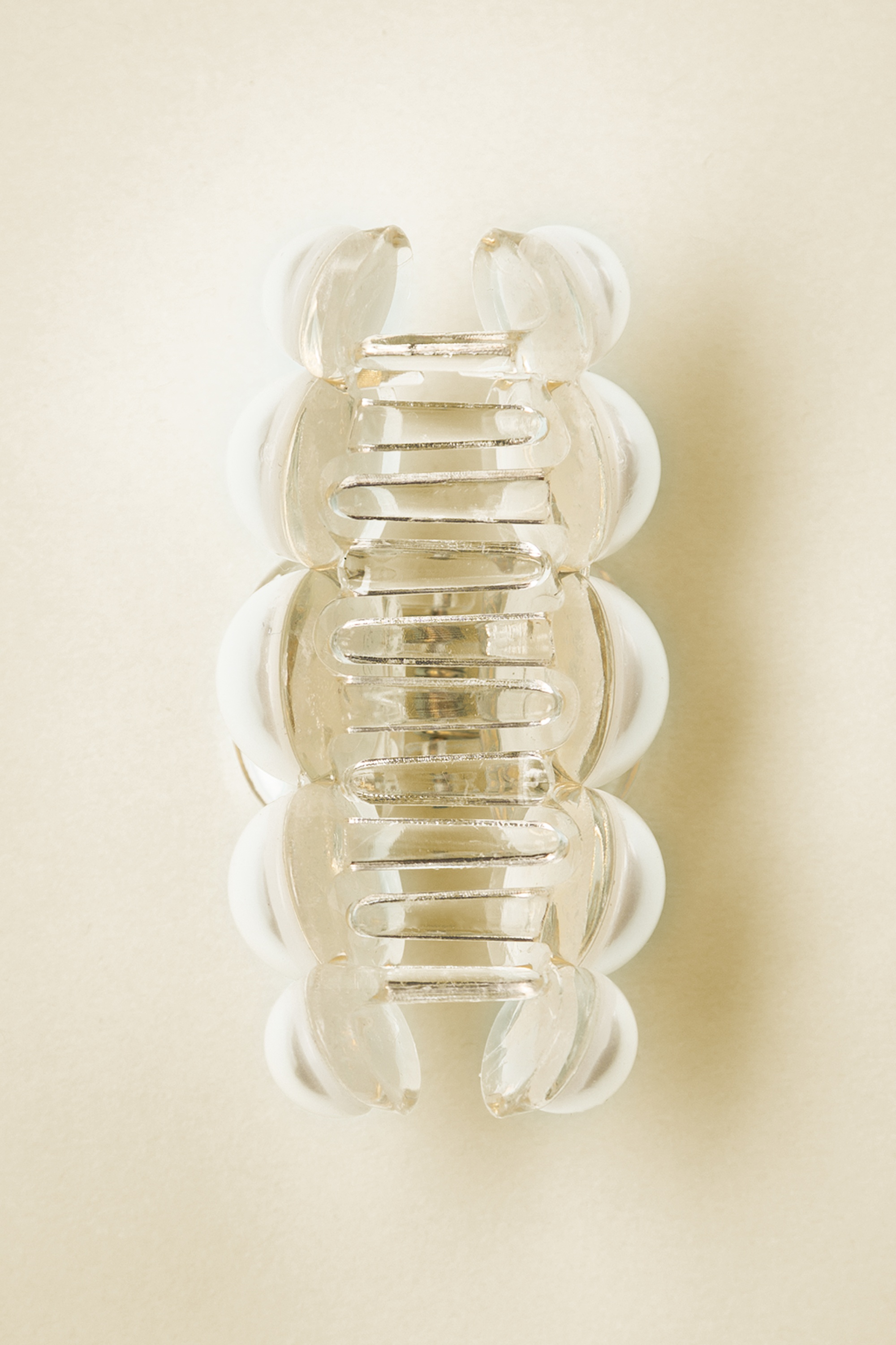 Banned Retro - Perla Small Hair Claw in Ivory 2