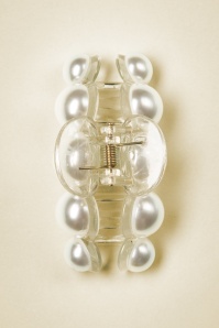 Banned Retro - Perla Small Hair Claw in Ivory 3
