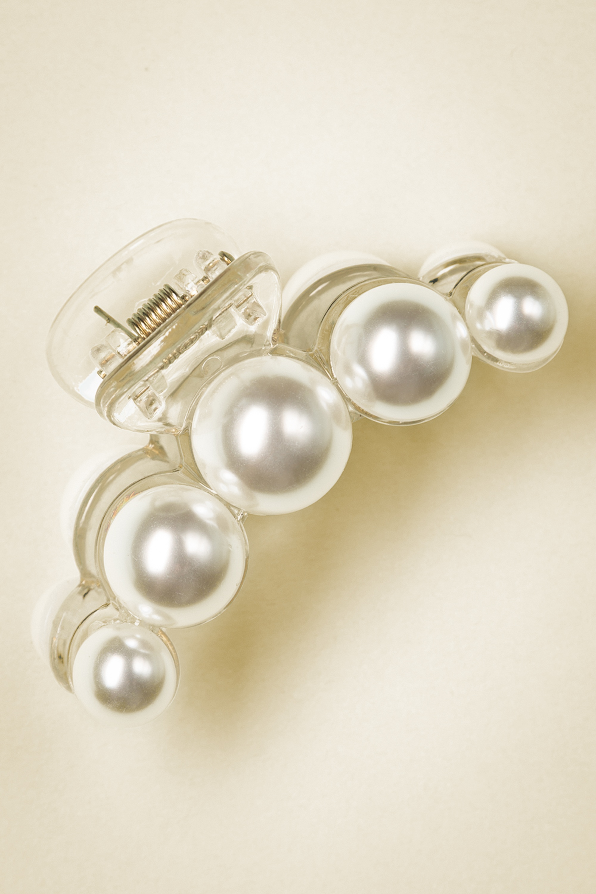 Banned Retro - Perla Small Hair Claw in Ivory
