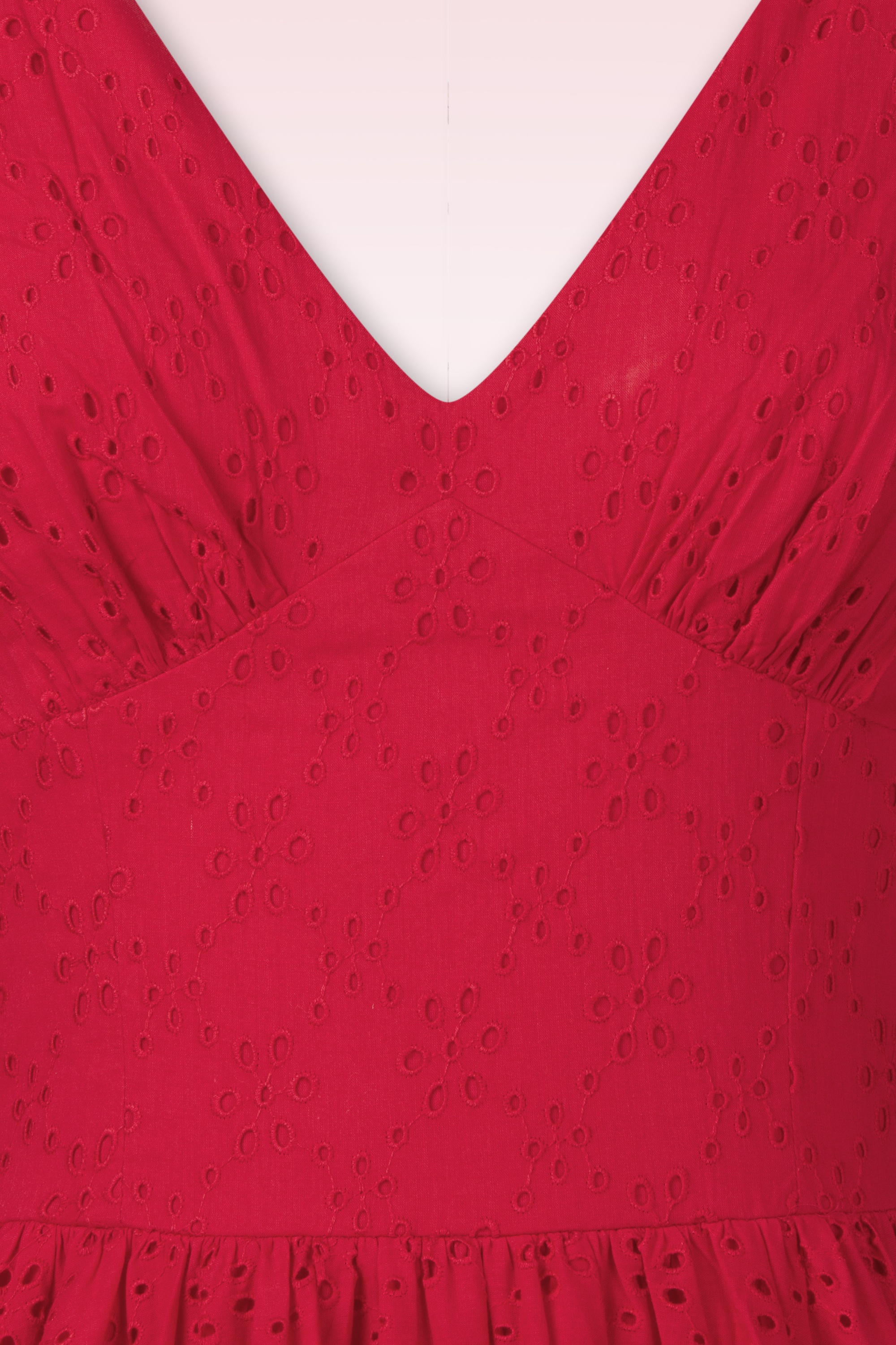 Timeless - Lysandra broderie anglaise midi jurk in lippenstift rood 5