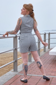 Miss Candyfloss - Vivien-Lou Checkered playsuit in zwart en wit 4