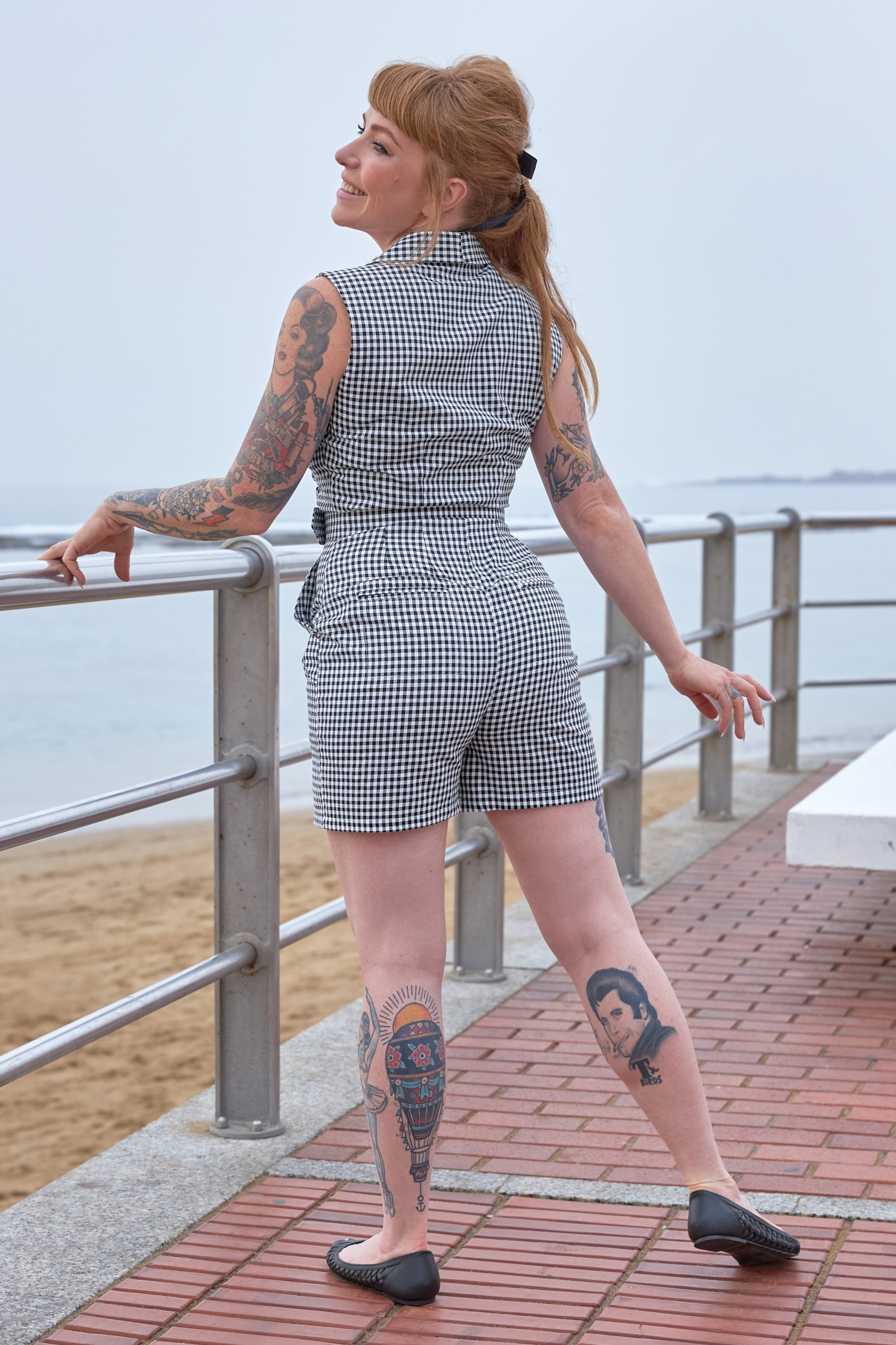 Miss Candyfloss - Vivien-Lou Checkered playsuit in zwart en wit 4