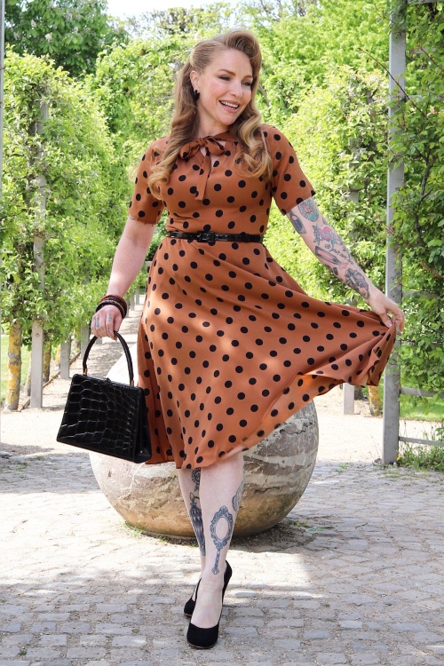 Banned Retro - Robe trapèze à pois en marron